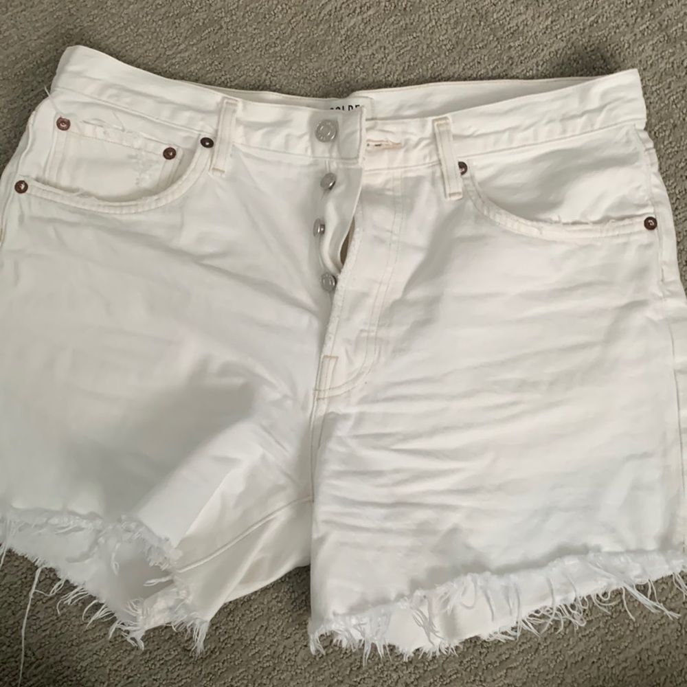 - Agolde Parker long short in Panna Cotta.